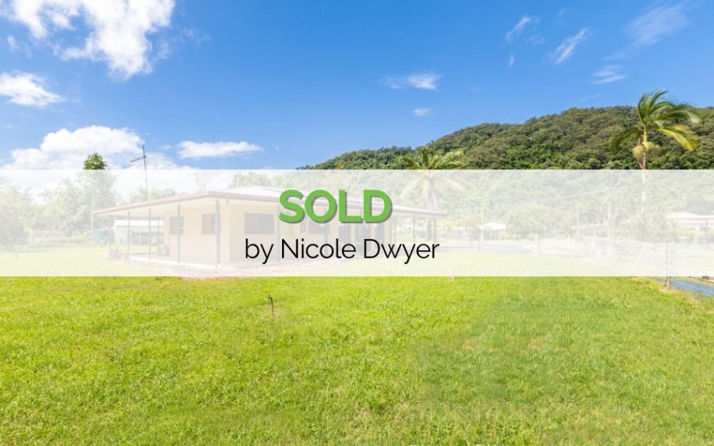 PRICE JUST REDUCED – FAMILY HOME ON OVER HALF AN ACRE!